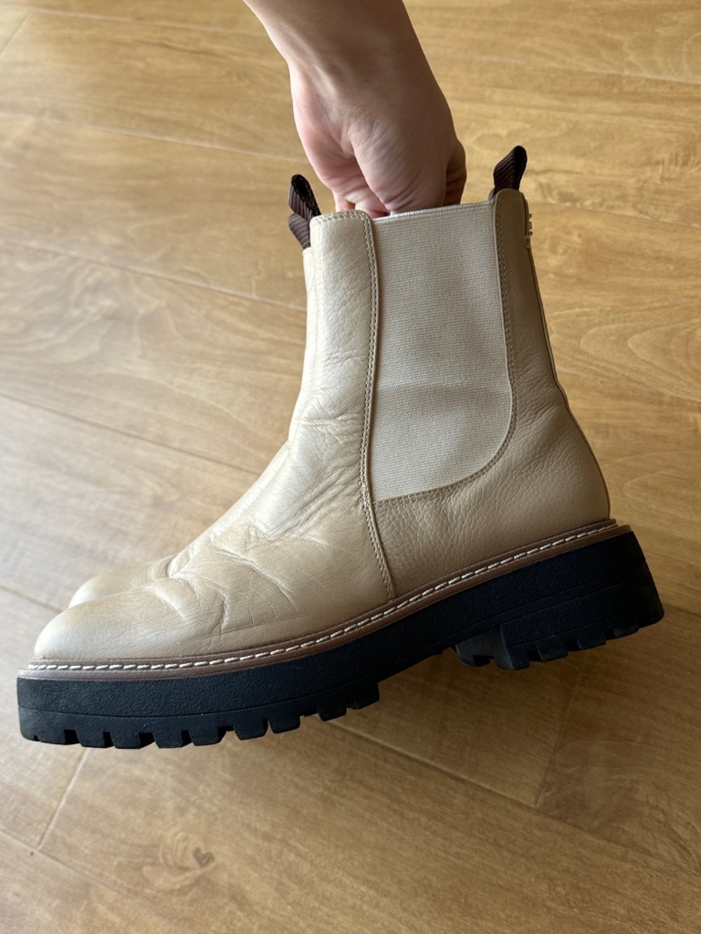 Sam Edelman Laguna Chelsea Boot, Sesame Leather, Women’s Size 7M
